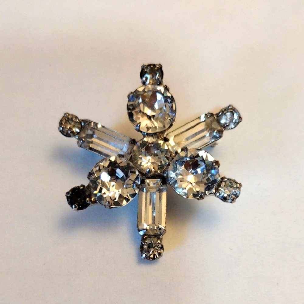 Vintage Kramer Of New York Rhinestone Brooch